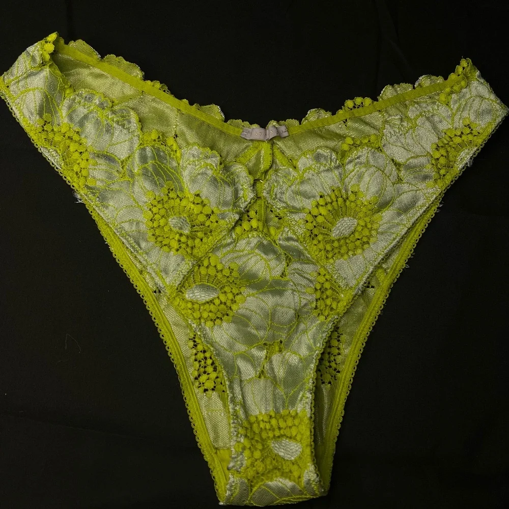 COPY - 🍀SavageXFenty Lime Green Lingerie Set🍀 - Picture 3 of 6